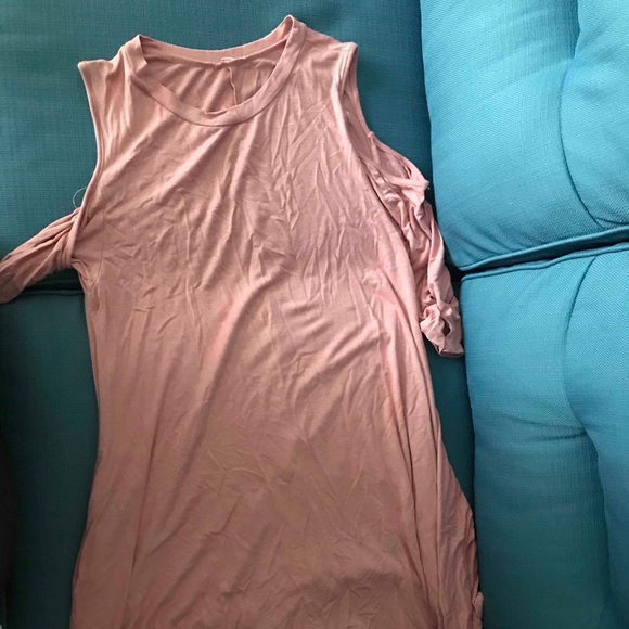 Clothes - Picture 3 of 8